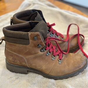 Timberland Women’s Brown Boots sz 9.5 with Red Laces